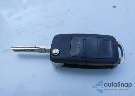 2002 Volkswagen Passat Gls from USA, damaged, VIN WVWVD63B92E418024